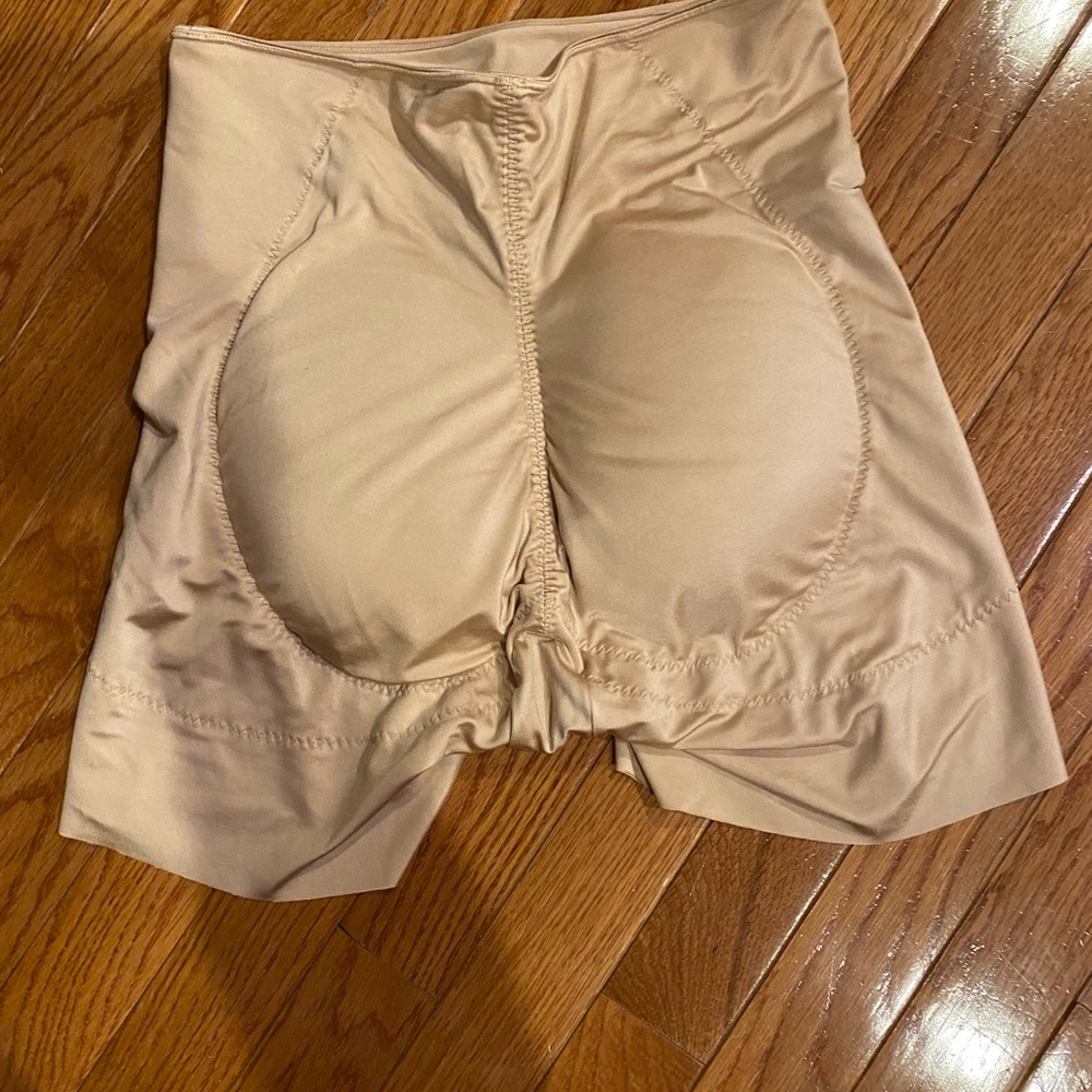 Spanx shape wear booty shorts. Size L. Simplicity. Removable butt pads.